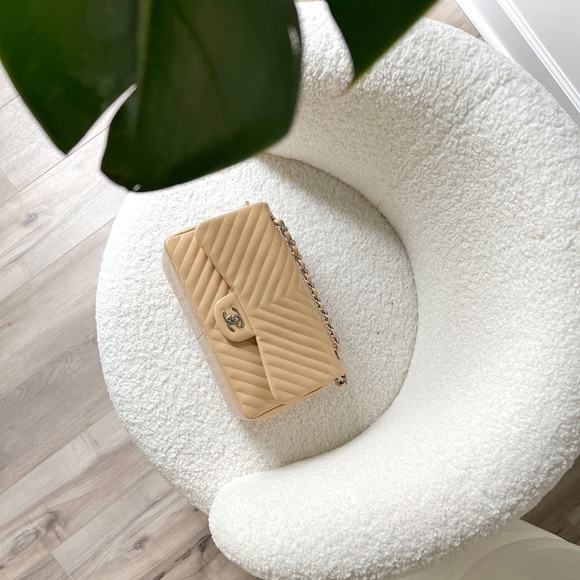 🎊2x HOST PICK🎊 Rare Chevron Chanel Jumbo Double Flap Bag - Picture 16 of 17